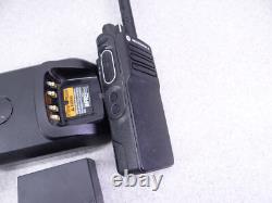 Motorola XPR 7350e AAH56JDC9WA1AN Radio bidirectionnelle VHF Walkie Talkie avec chargeur