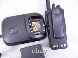 Motorola XPR 7350e AAH56JDC9WA1AN Radio bidirectionnelle VHF Walkie Talkie avec chargeur