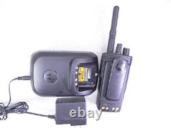 Motorola XPR 7350e AAH56JDC9WA1AN Radio bidirectionnelle VHF Walkie Talkie avec chargeur