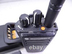 Motorola XPR 7350e AAH56JDC9WA1AN Radio bidirectionnelle VHF Walkie Talkie avec chargeur