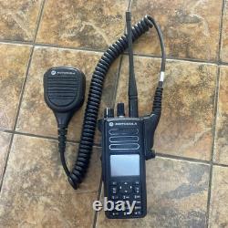 Motorola XPR 7550e RADIO BIDIRECTIONNEL AAH56RDN9RA1AN avec batterie, antenne, microphone et clip