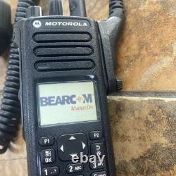 Motorola XPR 7550e RADIO BIDIRECTIONNEL AAH56RDN9RA1AN avec batterie, antenne, microphone et clip