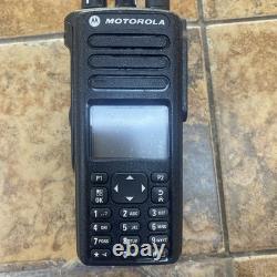 Motorola XPR 7550e RADIO BIDIRECTIONNEL AAH56RDN9RA1AN avec batterie, antenne, microphone et clip