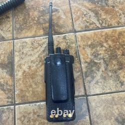 Motorola XPR 7550e RADIO BIDIRECTIONNEL AAH56RDN9RA1AN avec batterie, antenne, microphone et clip