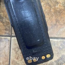 Motorola XPR 7550e RADIO BIDIRECTIONNEL AAH56RDN9RA1AN avec batterie, antenne, microphone et clip