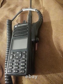 Motorola XPR 7550e UHF 403-512 Radio Portable Bi-directionnel à Affichage Numérique