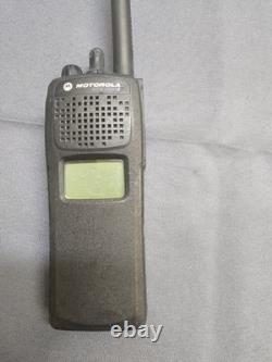 Motorola XTS2500 136-174 MHz VHF Radio Bidirectionnel H46KDD9PW5BN avec Chargeur