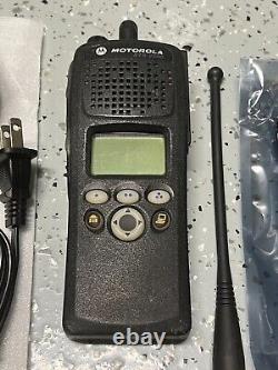 Motorola XTS2500 700-800 MHz Radio Numérique P25 H46UCF9PW6BN avec Accessoires