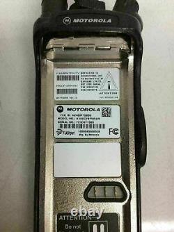 Motorola XTS 5000 II P25 Radio bidirectionnelle 800 MHz H18UCF9PW6AN + Chargeur/Batterie/Antenne