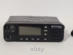 Motorola Xpr5580 800/900mhz 35w Radio Mobile Analogique Numérique Aam28umn9ka1an