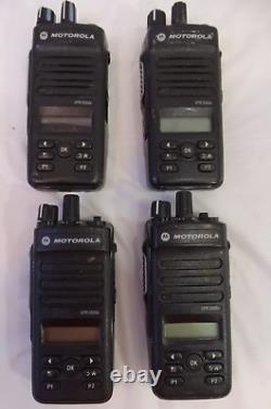 Motorola Xpr 3500e Radios À Deux Voies Lot De 4, Pour Les Pièces / Réparation