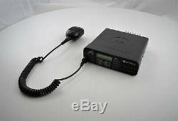 Motorola Xpr 4550 (xpr4550) Two Way Radio Aam27trh9la1an Avec Micro Rmn5052a