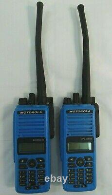 Motorola Xpr 6580 Is Digital Blue Deux-way Radios Lot De (2)deux Pour Les Pièces / Réparation