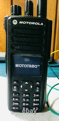 Motorola Xpr 7550e Uhf Digital Display Portable Radio Dans Les Deux Sens Aah56rdn9wa1an