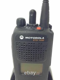 Motorola Xts1500 H66ucd9pw5bn Radio À Deux Voies 800mhz Avec Chargeur/antenne/batterie/clip