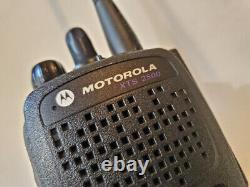 Motorola Xts2500 700-800 Mhz Police Militaire Incendie Ems Radio Numérique À Deux Voies