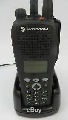 Motorola Xts 2500 Modèle 3 H46uch9pw2bn Uhf 764-870 Mhz Radio Bidirectionnelle Avec Chargeur