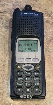 Motorola Xts 5000 800 Mhz M3 Fpp Dernier Firmware Incl Impres Batterie & Antenne