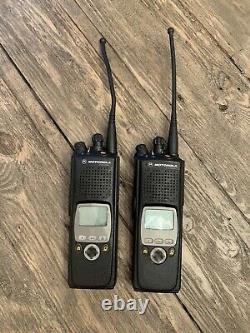 Motorola Xts 5000 Modèle II H18ucf9pw6an 700 / 800mhz Two Way Radio (lot Of 2)