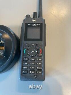 Motorola r765IS Radio bidirectionnelle avec accessoires. HO5XAN6JS9AN