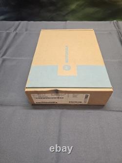 NOUVEAU dans la boîte Radio bidirectionnelle analogique UHF Motorola CM200d 403-470 MHz AAM01QPC9JC1AN
