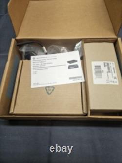 NOUVEAU dans la boîte Radio bidirectionnelle analogique UHF Motorola CM200d 403-470 MHz AAM01QPC9JC1AN