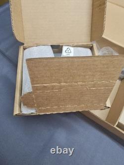 NOUVEAU dans la boîte Radio bidirectionnelle analogique UHF Motorola CM200d 403-470 MHz AAM01QPC9JC1AN
