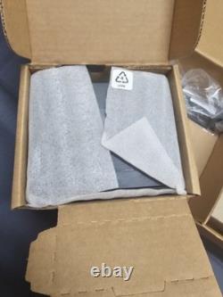 NOUVEAU dans la boîte Radio bidirectionnelle analogique UHF Motorola CM200d 403-470 MHz AAM01QPC9JC1AN