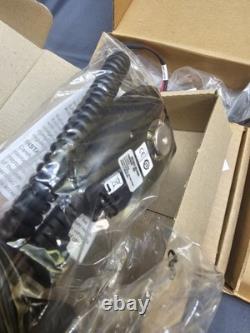 NOUVEAU dans la boîte Radio bidirectionnelle analogique UHF Motorola CM200d 403-470 MHz AAM01QPC9JC1AN