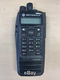 Nouveau Motorola Mototrbo Xpr6550 Uhf 403-470 Mhz Two Way Radio / Antenne