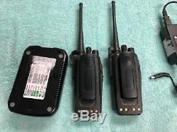 Paire Motorola Mototrbo Xpr Xpr6100 Uhf 6100 Radios Bidirectionnelles Avec Chargeur