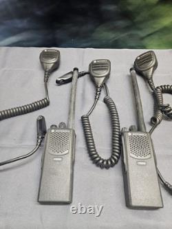 QUATRE Motorola PR860 Radio bidirectionnelle basse bande 35-50 MHz AAH45CEC9AA3AN