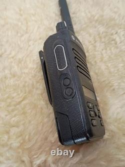 RADIO BIDIRECTIONNEL MOTOROLA MOTOTRBO XPR 3500e UHF AVEC ANTENNE EN BON ÉTAT