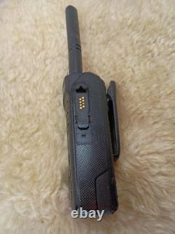 RADIO BIDIRECTIONNEL MOTOROLA MOTOTRBO XPR 3500e UHF AVEC ANTENNE EN BON ÉTAT