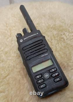RADIO BIDIRECTIONNEL MOTOROLA MOTOTRBO XPR 3500e UHF AVEC ANTENNE EN BON ÉTAT