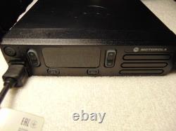 RADIO BIDIRECTIONNEL VHF MOTOROLA CM200D AVEC MICROPHONE - AAM01JQC9JA1AN