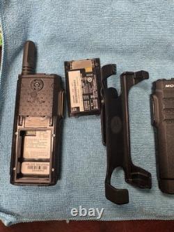 Radio Portables Bidirectionnelles Motorola SL300 Noires avec Piles et Socle de Charge