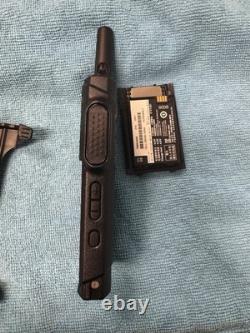 Radio Portables Bidirectionnelles Motorola SL300 Noires avec Piles et Socle de Charge