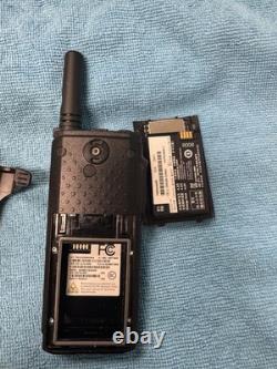 Radio Portables Bidirectionnelles Motorola SL300 Noires avec Piles et Socle de Charge