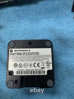 Radio Portables Bidirectionnelles Motorola SL300 Noires avec Piles et Socle de Charge