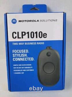Radio Professionnelle Motorola CLP1010e Bi-Directionnelle avec Batterie Li-Ion de 18 Heures et Couverture de 100 000 Pieds Carrés
