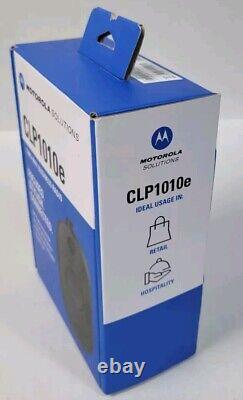 Radio Professionnelle Motorola CLP1010e Bi-Directionnelle avec Batterie Li-Ion de 18 Heures et Couverture de 100 000 Pieds Carrés