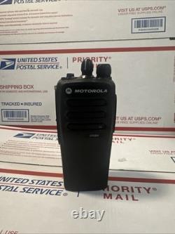 Radio UHF Motorola CP200D AAH01QDC9JC2AN 403-470 MHz, sans antenne