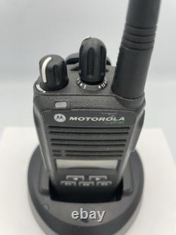 Radio VHF Motorola CP185 136-174 MHz Nouveau Bat! , Ant, CHG Programmation gratuite