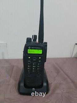 Radio bidirectionnelle MOTOROLA DP 3600 d'occasion avec support de chargement
