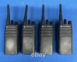 Radio bidirectionnelle Motorola CP100d à 16 canaux avec antenne et batterie