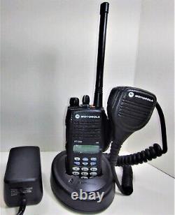 Radio bidirectionnelle Motorola HT1250 VHF 136-174 MHz 128 canaux 5W AAH25KDH9AA6AN