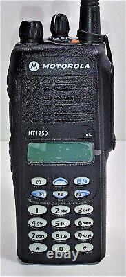 Radio bidirectionnelle Motorola HT1250 VHF 136-174 MHz 128 canaux 5W AAH25KDH9AA6AN