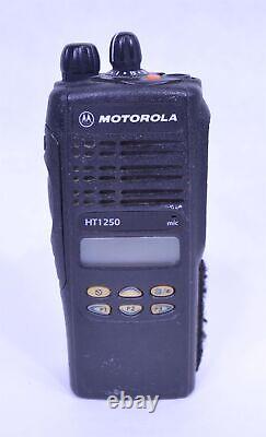 Radio bidirectionnelle Motorola HT1250 VHF à deux voies 136-174 MHz + batterie usagée AAH25KDF9AA5AN