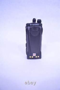 Radio bidirectionnelle Motorola HT1250 VHF à deux voies 136-174 MHz + batterie usagée AAH25KDF9AA5AN